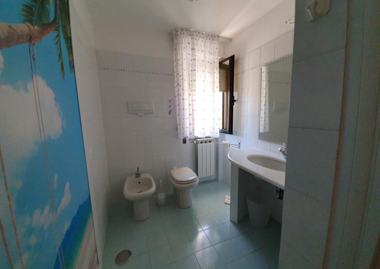 Acquamarina Hotell Civitavecchia Exteriör bild